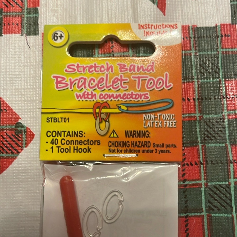 Stretch band bracelet tool with connectors